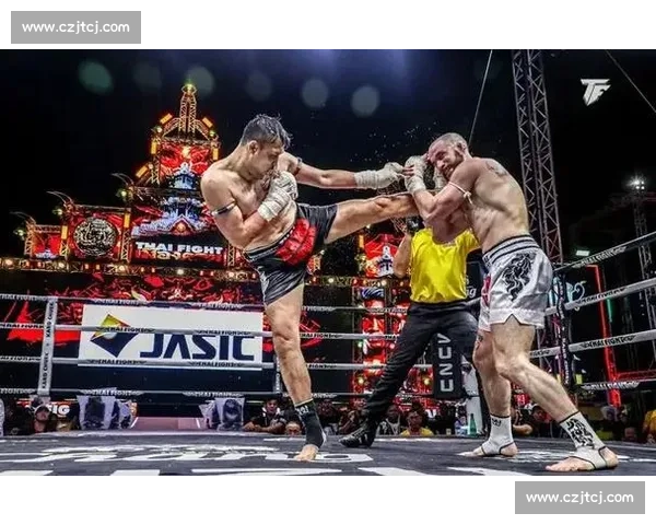 萨曼柴双连踢爆头终结!这腿法堪称泰拳暴力美学范本